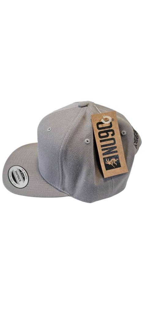 Snapback SIX NU90 Szary z szarym daszkiem / Czarne Logo Snapback SIX NU90 Szary z szarym daszkiem / Czarne Logo